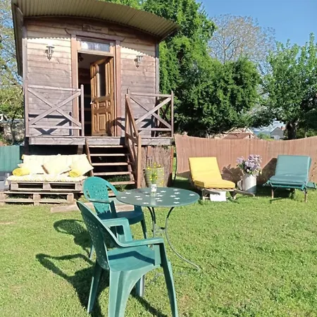 Roulotte De La Ferme Les Chenevieres Luxe tent